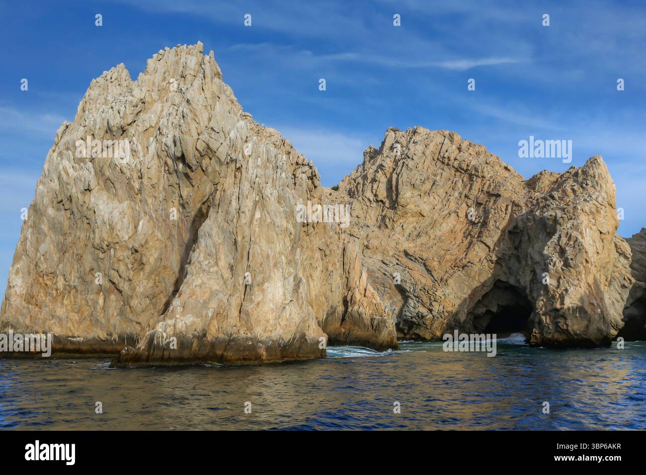 L'arche emblématique et le littoral environnant de Cabo San Lucas, Mexique Banque D'Images