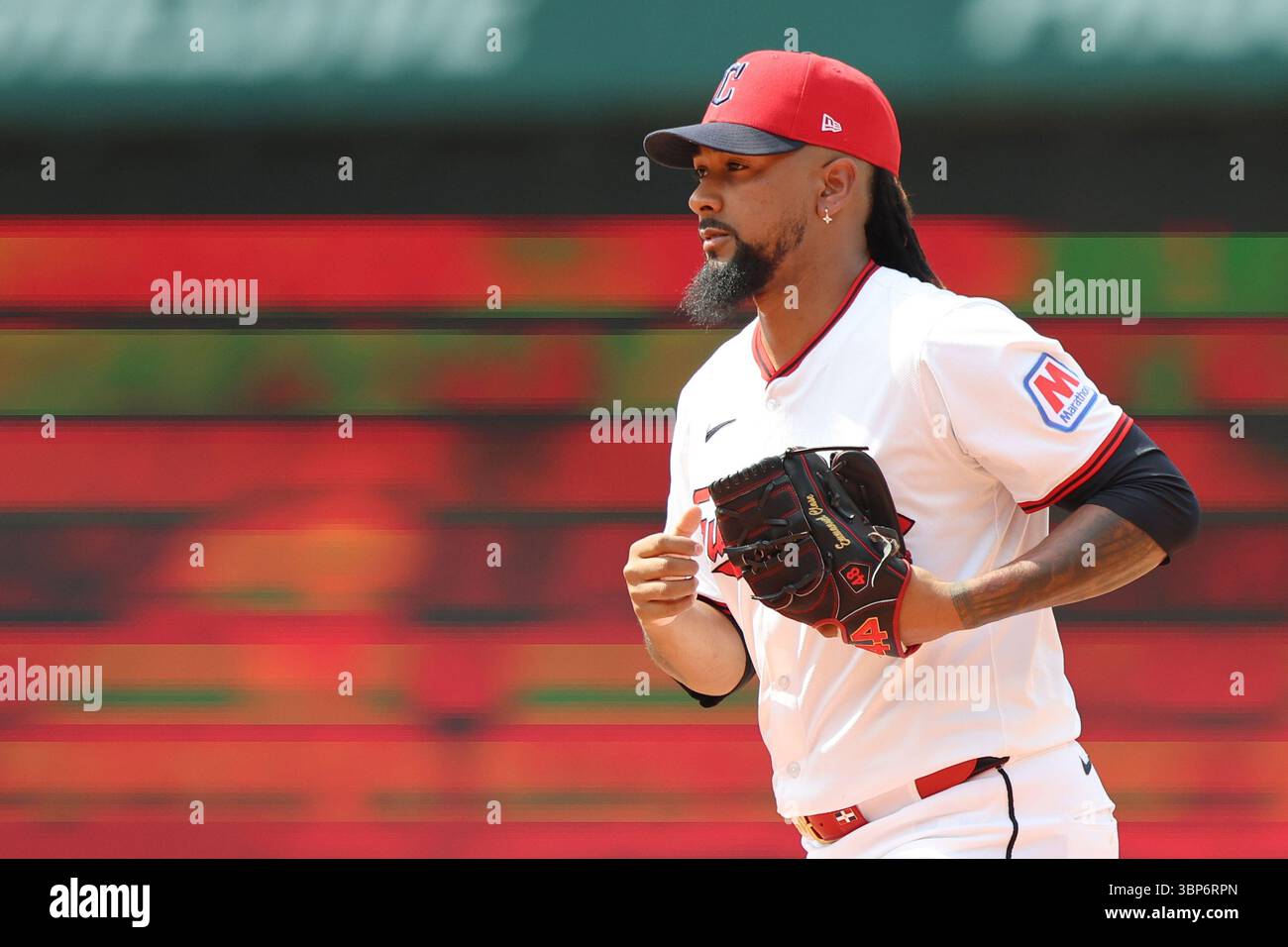 Cleveland, États-Unis. 06 juillet 2025. Les Gardiens de Cleveland Emmanuel Clase (48) entrent en jeu en neuvième manche contre les Tigers de Detroit au progressive Field à Cleveland, Ohio, le dimanche 6 juillet 2025. Les Tigres ont battu les Gardiens 7-2. Photo de Aaron Josefczyk/UPI crédit : UPI/Alamy Live News Banque D'Images