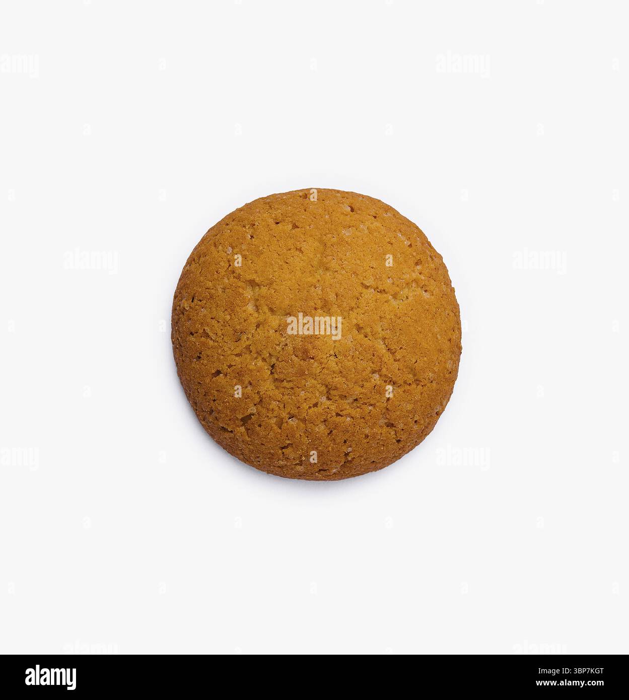 Nourriture, vue de dessus d'un simple biscuit de gingembre isolé sur un fond blanc croustillant Banque D'Images