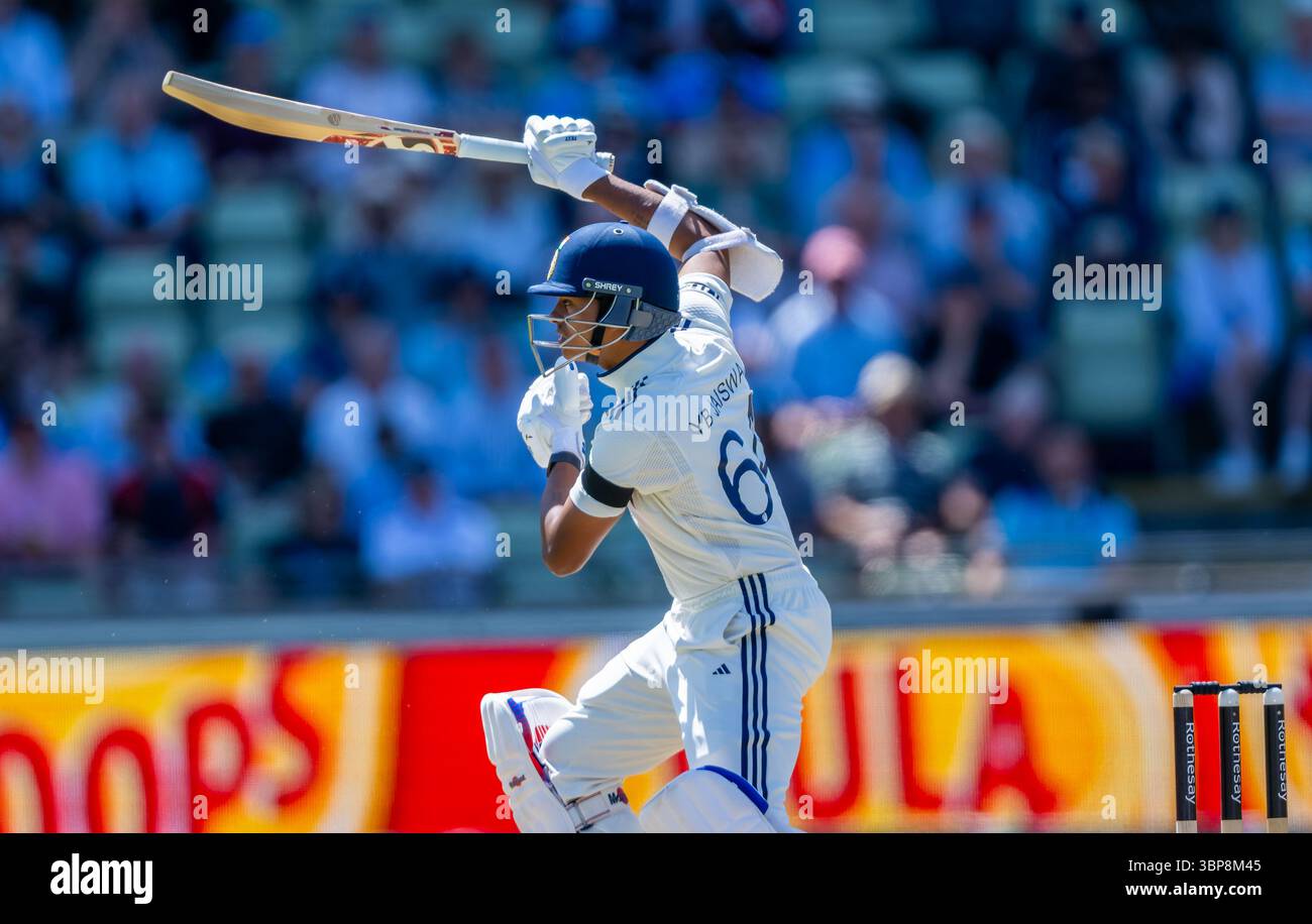 Yashasvi Jaiswal battant pour l'Inde dans le 2e Rothesay test match entre l'Angleterre et l'Inde Banque D'Images