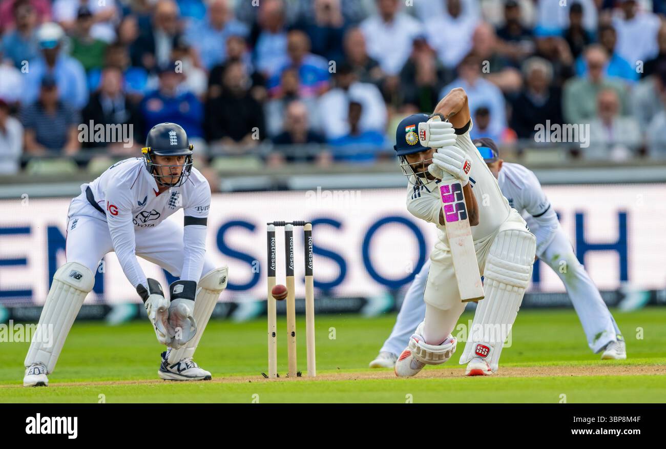 Nitish Kumar Reddy battant pour l'Inde dans le 2e Rothesay test match entre l'Angleterre et l'Inde Banque D'Images