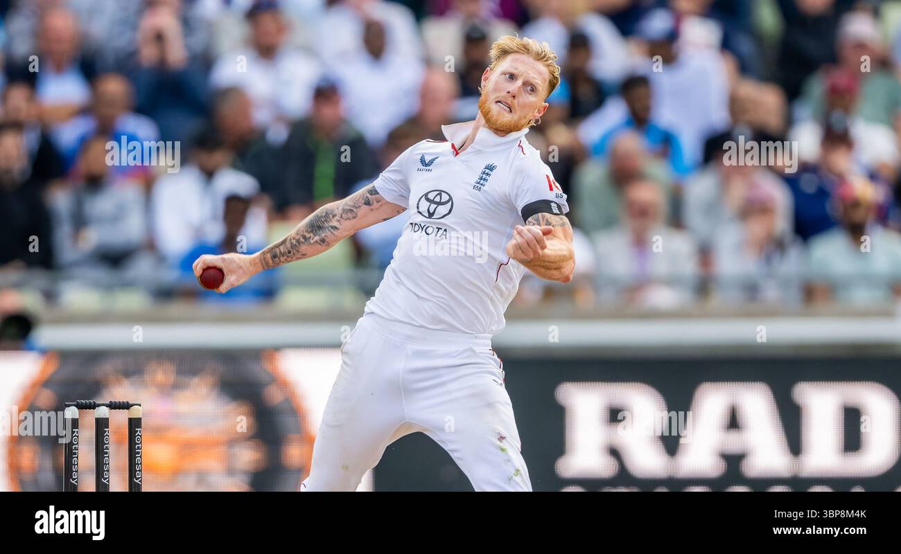 Ben Stokes bowling pour l'Angleterre dans le 2ème Rothesay test match entre l'Angleterre et l'Inde Banque D'Images