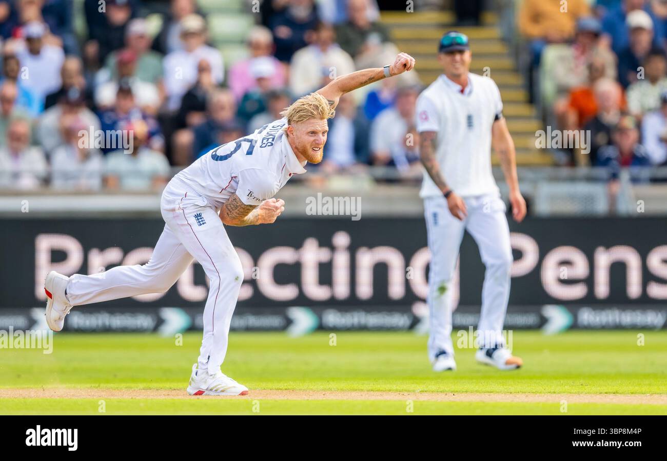 Ben Stokes bowling pour l'Angleterre dans le 2ème Rothesay test match entre l'Angleterre et l'Inde Banque D'Images