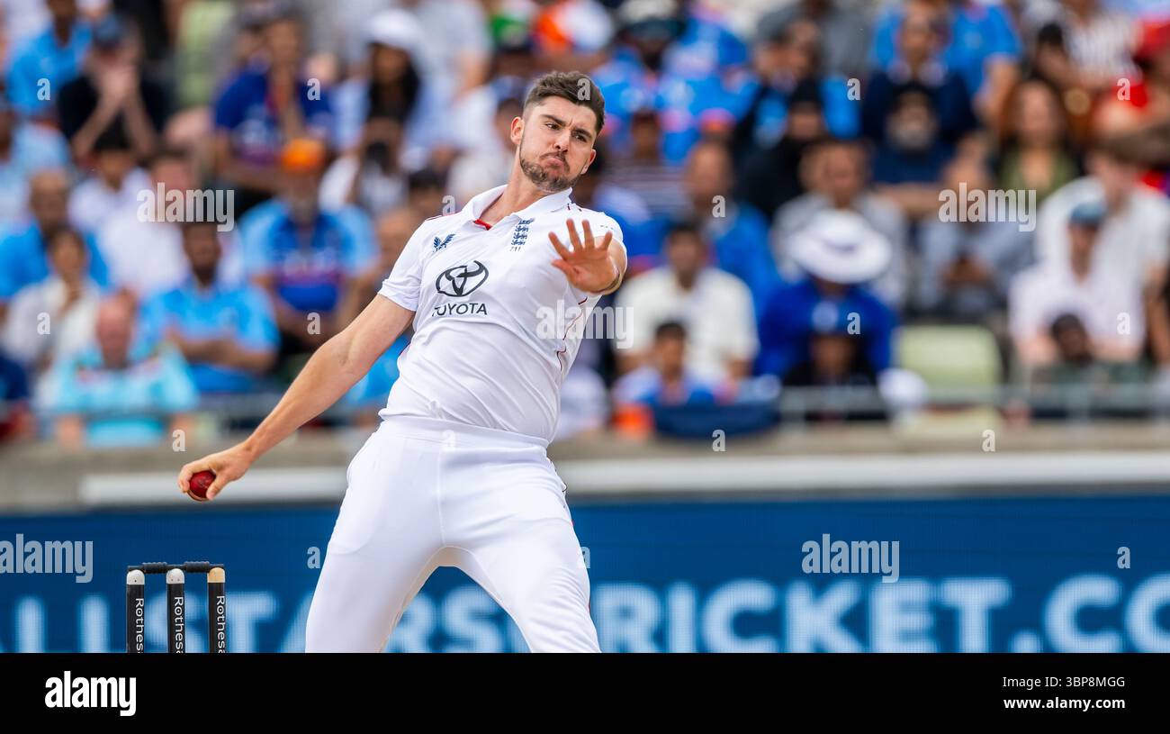 Josh Tongue bowling pour l'Angleterre le quatrième jour du 2e Rothesay test match entre l'Angleterre et l'Inde Banque D'Images