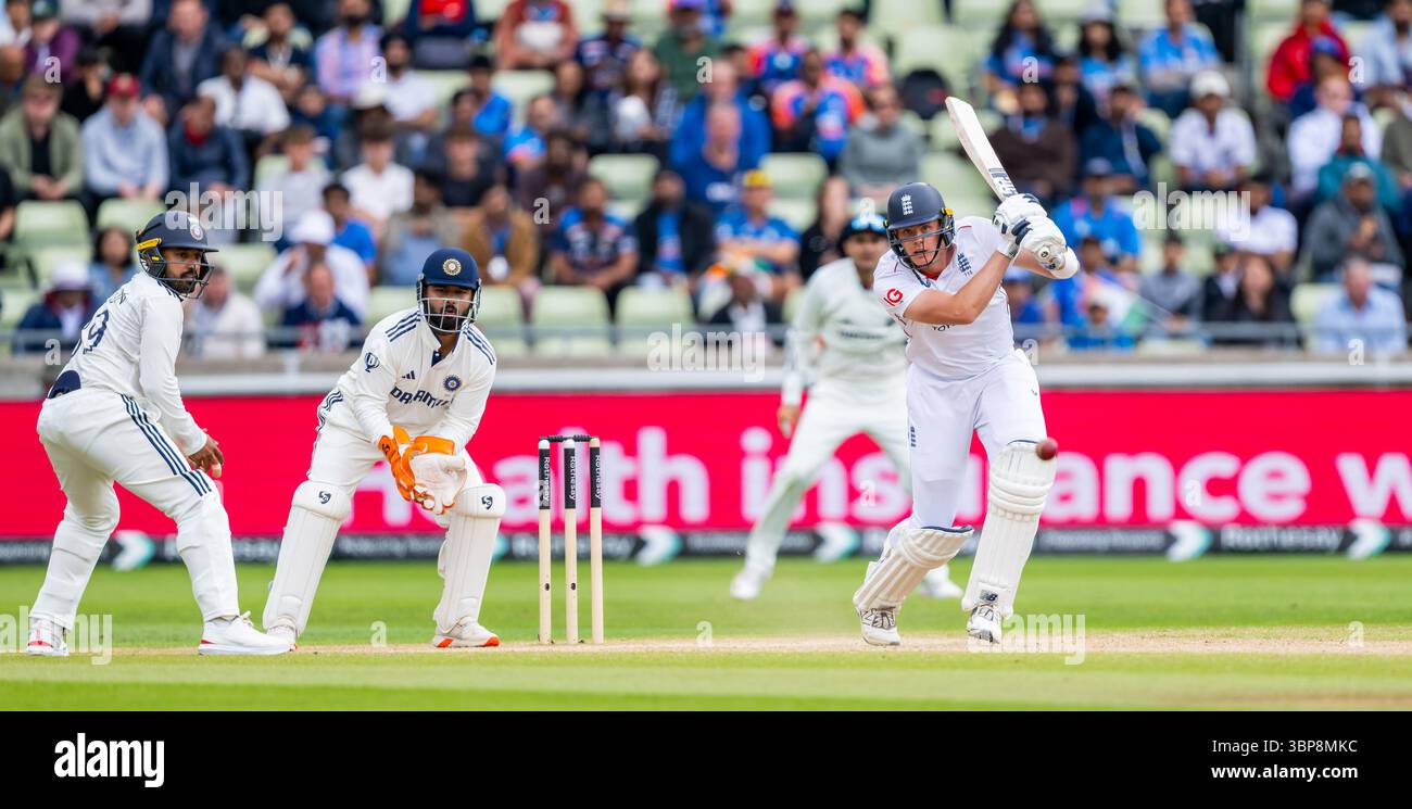 Jamie Smith battant pour l'Angleterre le cinquième jour du 2e Rothesay test match entre l'Angleterre et l'Inde Banque D'Images