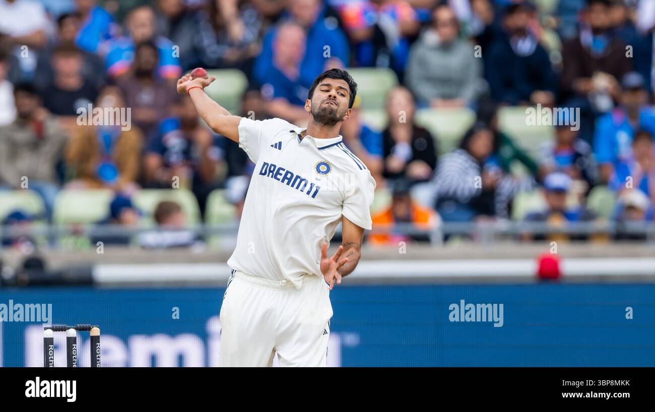 Washington Sundar bowling pour l'Inde le cinquième jour du 2e Rothesay test match entre l'Angleterre et l'Inde Banque D'Images
