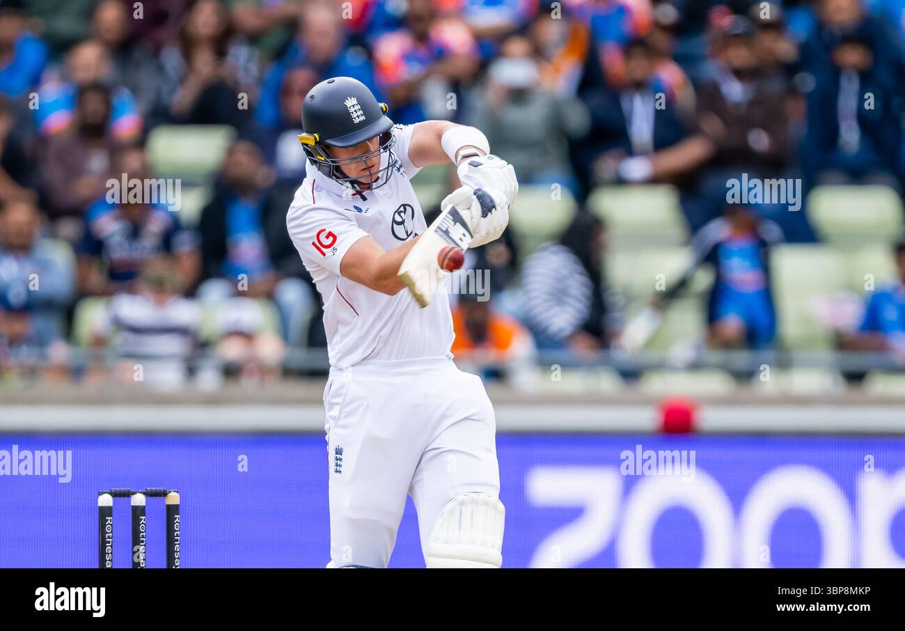 Jamie Smith battant pour l'Angleterre le cinquième jour du 2e Rothesay test match entre l'Angleterre et l'Inde Banque D'Images