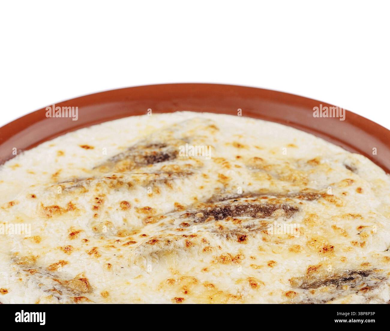 Nourriture, plat de viande avec croûte de fromage est servi dans l'assiette dans le restaurant Banque D'Images