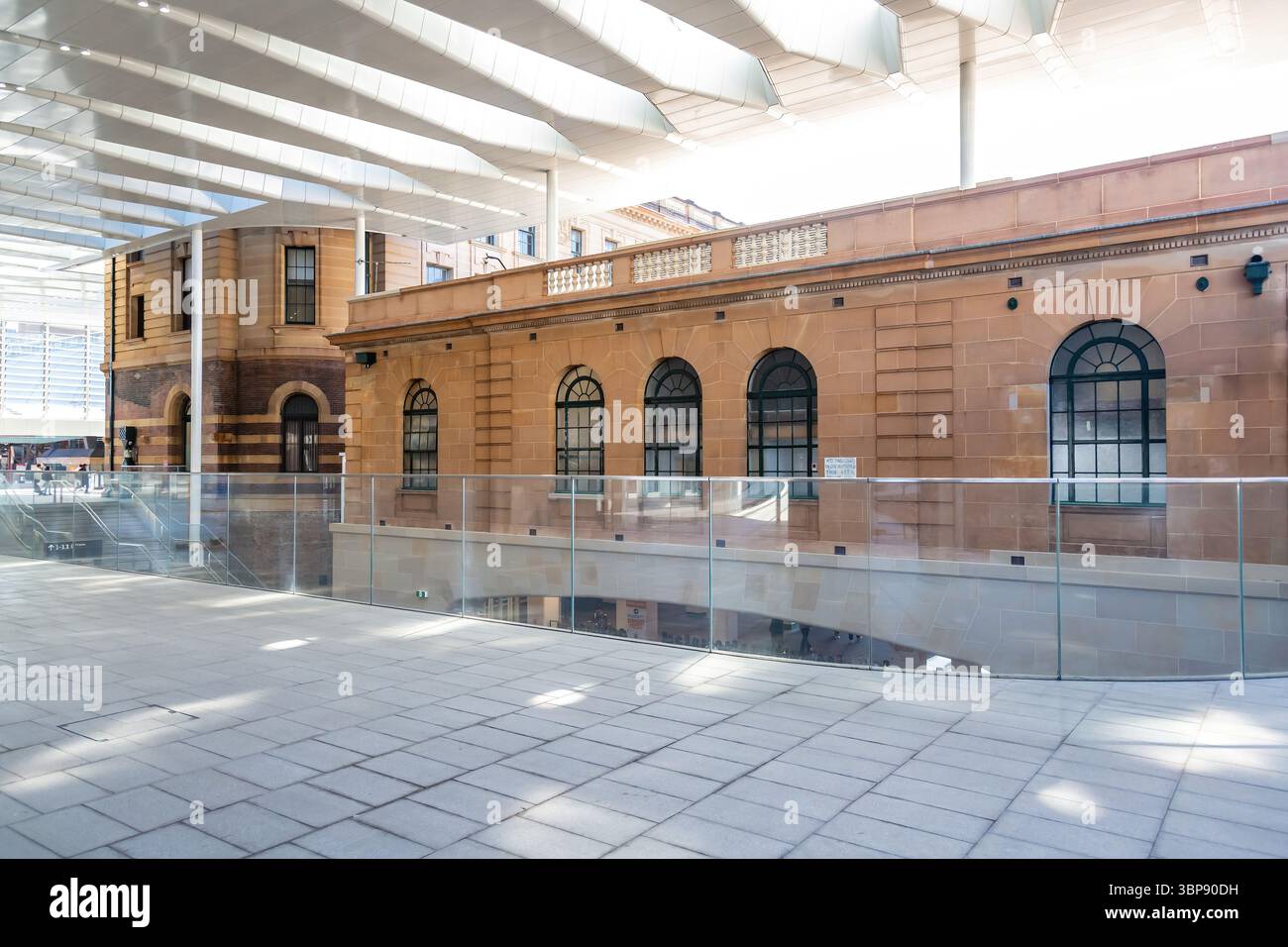 La nouvelle extension du métro de Sydney, conçue par Woods Bagot, se trouve sous un toit spectaculaire au-dessus de la gare centrale historique de la ville. Comme Australi Banque D'Images