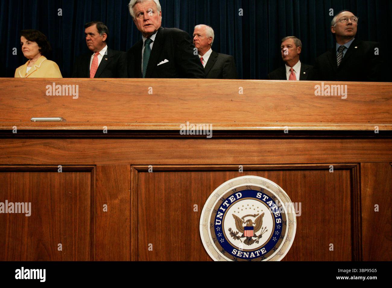 Audience d'immigration avec Edward Kennedy. Banque D'Images