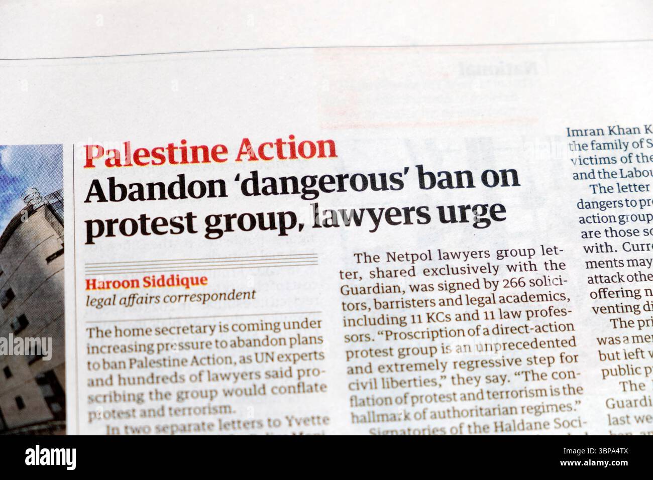 "Palestine action abandonner l'interdiction "dangereuse" du groupe de protestation, les avocats exhortent" le journal Guardian titre anti-libertés civiles article 2 juillet 2025 Royaume-Uni Banque D'Images "Palestine action abandonner l'interdiction "dangereuse" du groupe de protestation, les avocats exhortent" le journal Guardian titre anti-libertés civiles article 2 juillet 2025 Royaume-Uni Banque D'Images