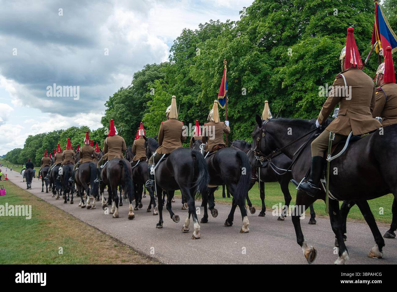 Windsor, Berkshire, Royaume-Uni. 7 juillet 2025. Militaire sur la longue marche. Ce fut une matinée chargée à Windsor, Berkshire aujourd'hui alors que la répétition de la visite d'État du président français Emmanuel Macron a eu lieu aujourd'hui. La visite d’État aura lieu demain au CHÂTEAU DE WINDSOR où Macron et son épouse Brigitte Macron rejoindront le roi Charles III et la reine Camilla ainsi que d’autres membres de la famille royale, dont le duc et la duchesse de Galles. Le Royal Party traversera la ville escortée par des militaires en calèche, puis dans le château de Windsor. Crédit : Maureen McLean/Alamy Live News Banque D'Images