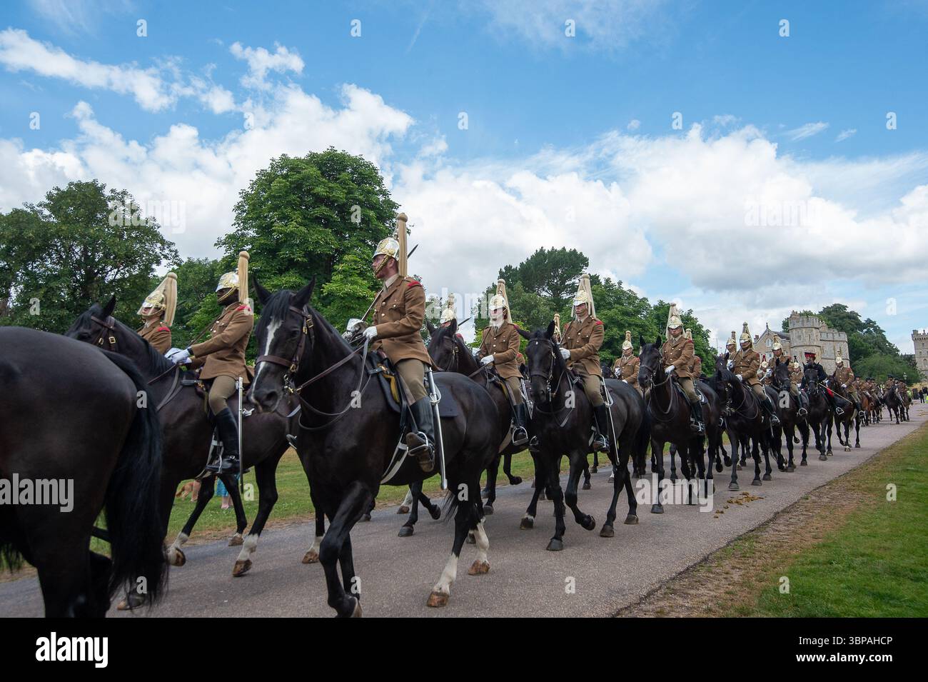 Windsor, Berkshire, Royaume-Uni. 7 juillet 2025. Militaire sur la longue marche. Ce fut une matinée chargée à Windsor, Berkshire aujourd'hui alors que la répétition de la visite d'État du président français Emmanuel Macron a eu lieu aujourd'hui. La visite d’État aura lieu demain au CHÂTEAU DE WINDSOR où Macron et son épouse Brigitte Macron rejoindront le roi Charles III et la reine Camilla ainsi que d’autres membres de la famille royale, dont le duc et la duchesse de Galles. Le Royal Party traversera la ville escortée par des militaires en calèche, puis dans le château de Windsor. Crédit : Maureen McLean/Alamy Live News Banque D'Images