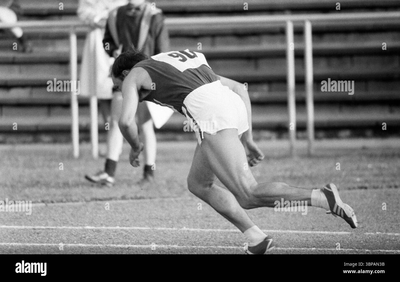 Années soixante, 24.06.1966, sports, athlétisme, Réunion internationale d'athlétisme 1966 à Krefeld-Uerdingen, course sur piste, hommes, court courrier, coureur débutant, Krefeld, Bas-Rhin, Rhénanie du Nord-Westphalie, NRW, Allemagne Banque D'Images