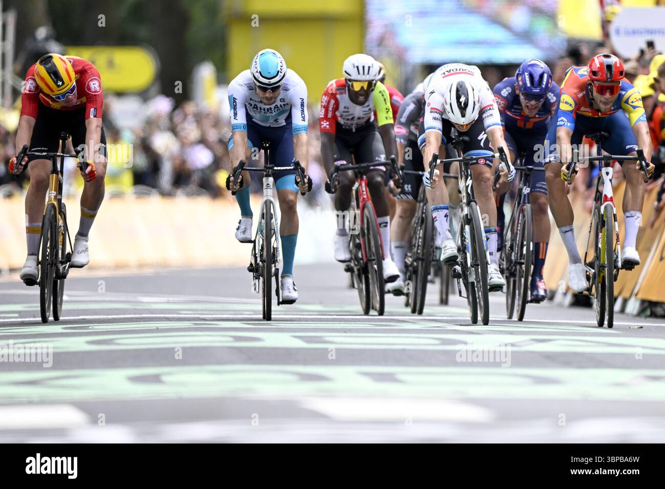 Dunkerque, France. 07 juillet 2025. Le belge Tim Merlier de Soudal Quick-Step célèbre sa victoire sur la troisième étape du Tour de France 2025, de Valenciennes à Dunkerque (178 km) le lundi 07 juillet 2025 en France. La 112ème édition du Tour de France débute le samedi 5 juillet à Lille, France, et se terminera à Paris, France, le 27 juillet. BELGA PHOTO DAVID PINTENS crédit : Belga News Agency/Alamy Live News Banque D'Images
