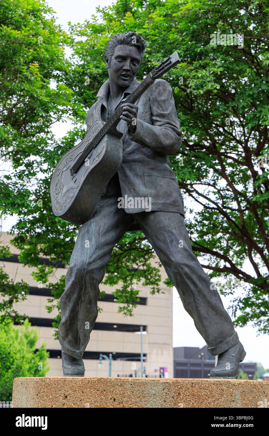 Statue d'Elvis Presley par Andrea Lugar sur Beale Street, Memphis Tennessee, USA Banque D'Images