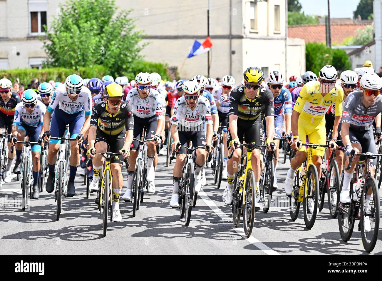 DUINKERKE, FRANCE - 07 JUILLET : Adam Yates pour l'équipe UAE Emirates XRG lors de l'étape 3 de la 112ème édition du Tour de France au départ de Valenciennes et arrivée à Dunkerque le 7 juillet 2025 à Dunkerque, 07/07/2025 photo par Jan de Meuleneir / Photonews/Pool/Godingimages Banque D'Images