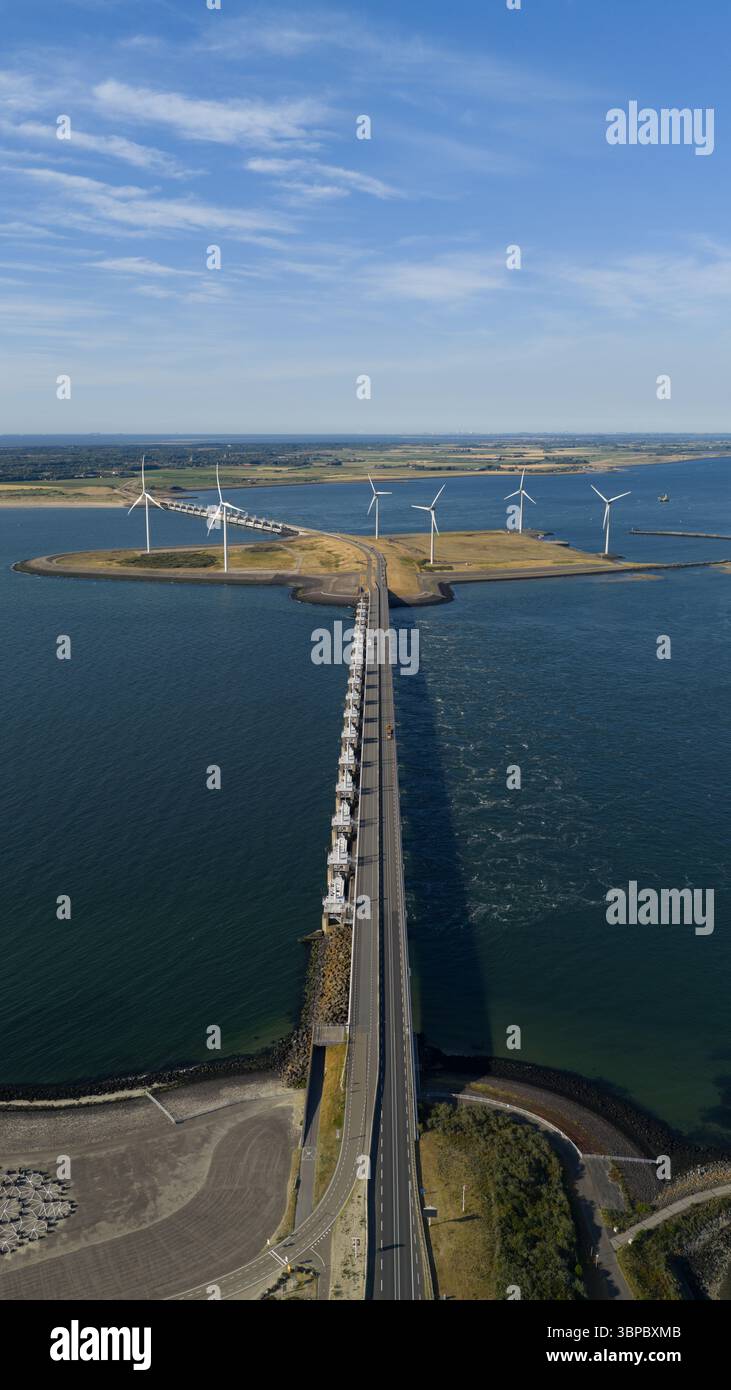 Delta Works, Neeltje Jans, barrière anti-inondation en Zélande, pays-Bas. Infrastructure néerlandaise. Vidéo aérienne. Banque D'Images