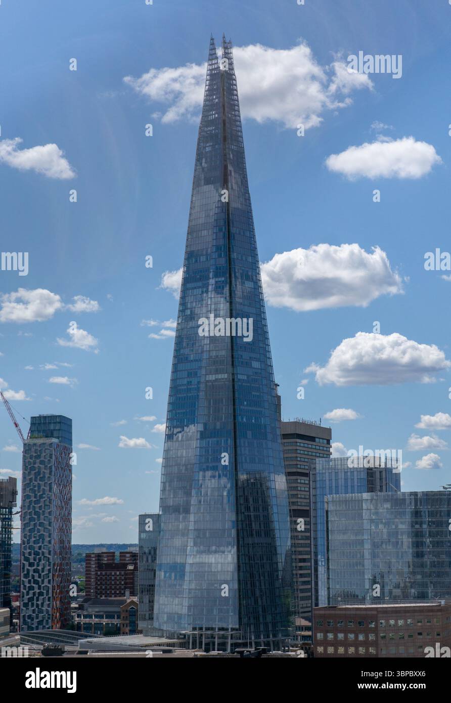 The Shard in London New City uk guide de voyage vertical Banque D'Images