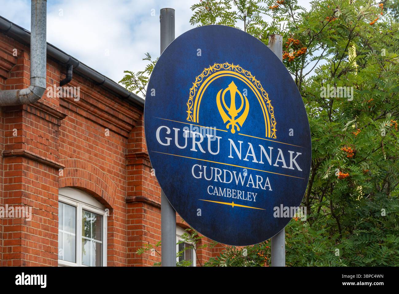 Guru Nanak Gurdwara à Camberley, Surrey, Angleterre, Royaume-Uni, centre spirituel sikh sikhs sikhisme qui a ouvert en 2025 Banque D'Images