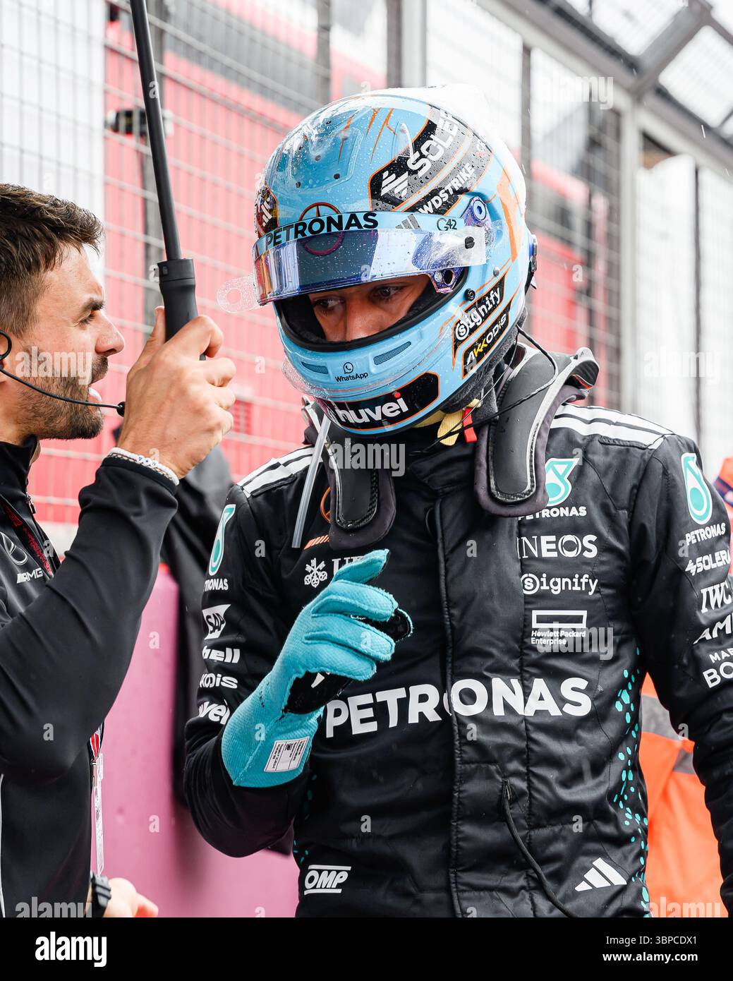 TOWCESTER, ROYAUME-UNI. 06 juillet : George Russell (Grande-Bretagne) de l'écurie Mercedes-AMG PETRONAS F1 Team en course de dimanche lors du Qatar Airways British Grand Prix 2025 au circuit de Silverstone le dimanche 06 juillet 2025 à TOWCESTER, ANGLETERRE. Crédit : Taka G Wu/Alamy Live News Banque D'Images