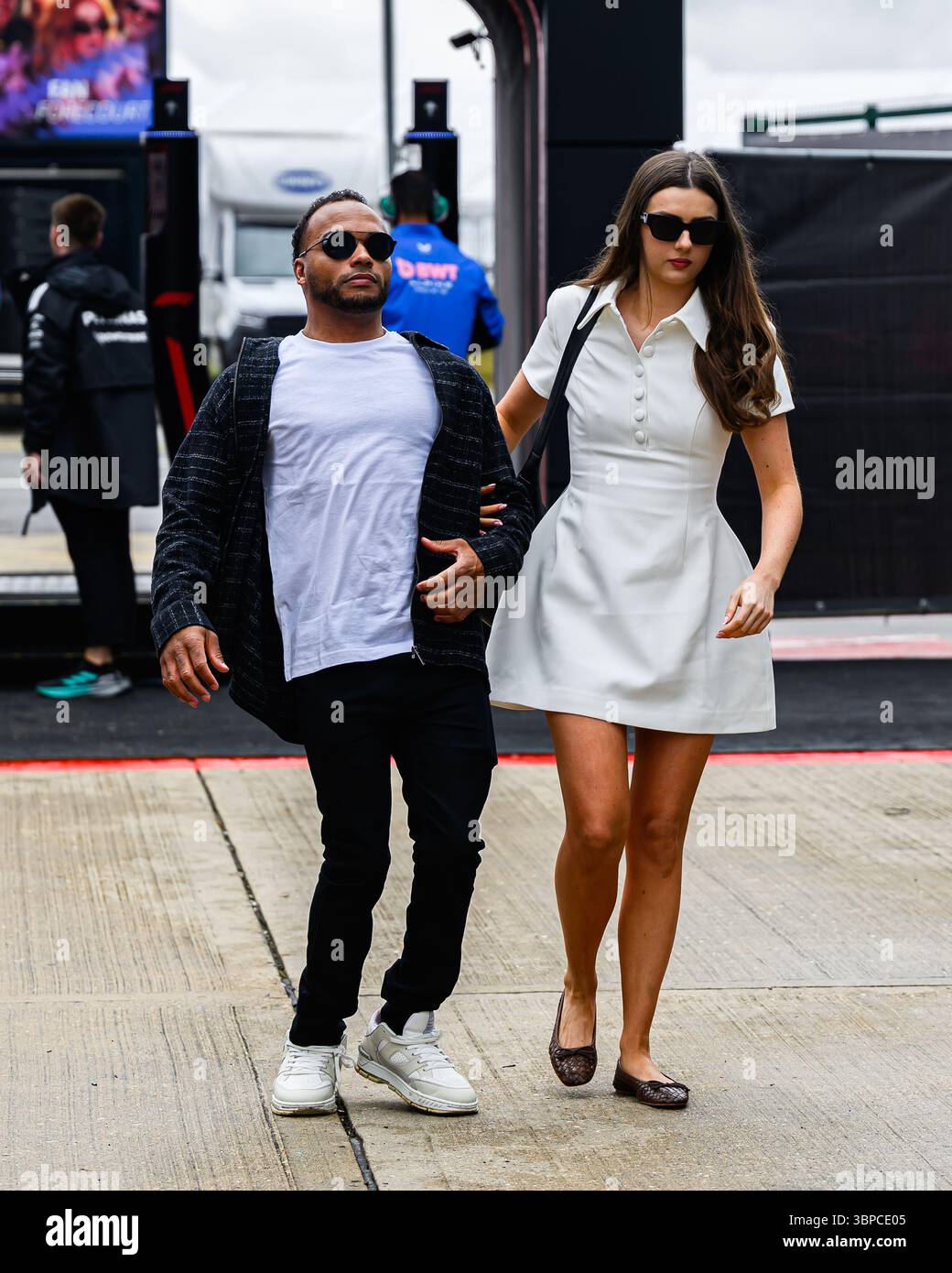 TOWCESTER, ROYAUME-UNI. 06 juillet : Nicloas Hamilton le frère du Sir Lewis Hamilton est arrivé avec ses amis avant la course de dimanche lors du Qatar Airways British Grand Prix 2025 au circuit de Silverstone le dimanche 06 juillet 2025 à TOWCESTER, ANGLETERRE. Crédit : Taka G Wu/Alamy Live News Banque D'Images