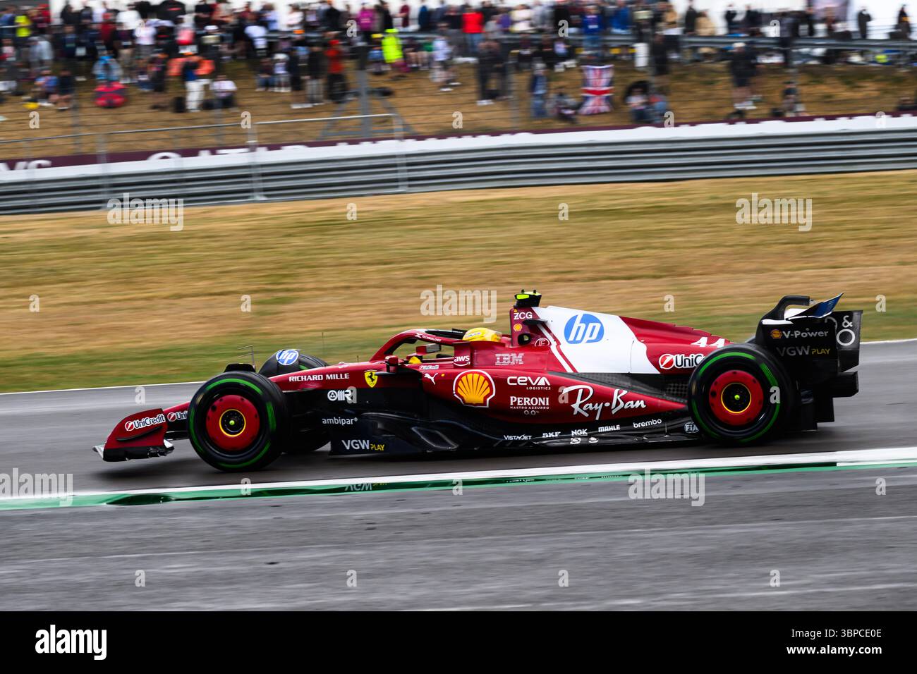 TOWCESTER, ROYAUME-UNI. 06 juillet : Lewis Hamilton de la Scuderia Ferrari en course de dimanche lors du Qatar Airways British Grand Prix 2025 sur le circuit de Silverstone le dimanche 06 juillet 2025 à TOWCESTER, ANGLETERRE. Crédit : Taka G Wu/Alamy Live News Banque D'Images
