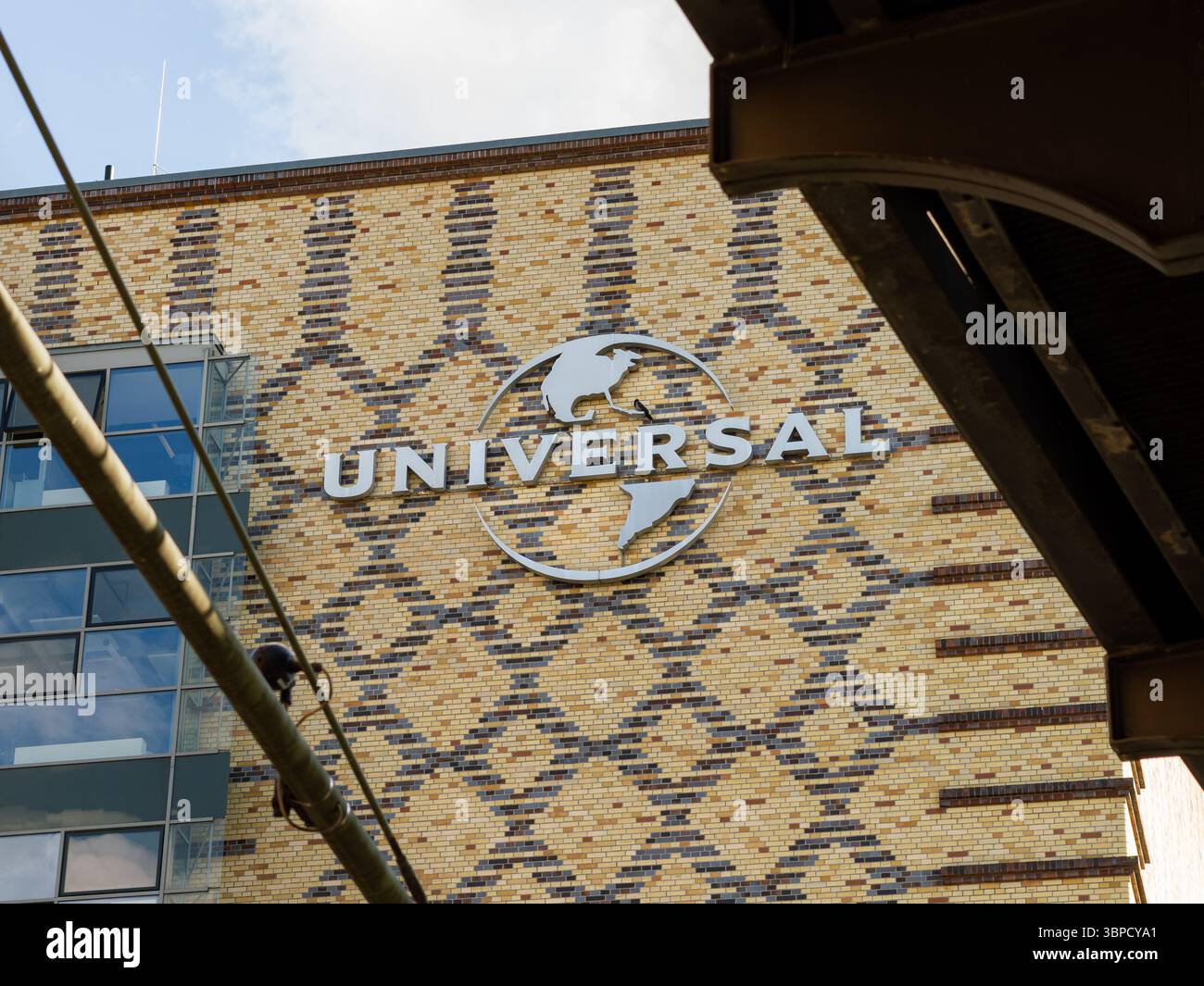 Logo Universal Music Group à l'extérieur du bâtiment. L'UMG est l'une des plus grandes sociétés de musique ou maisons de disques - un label majeur. Banque D'Images