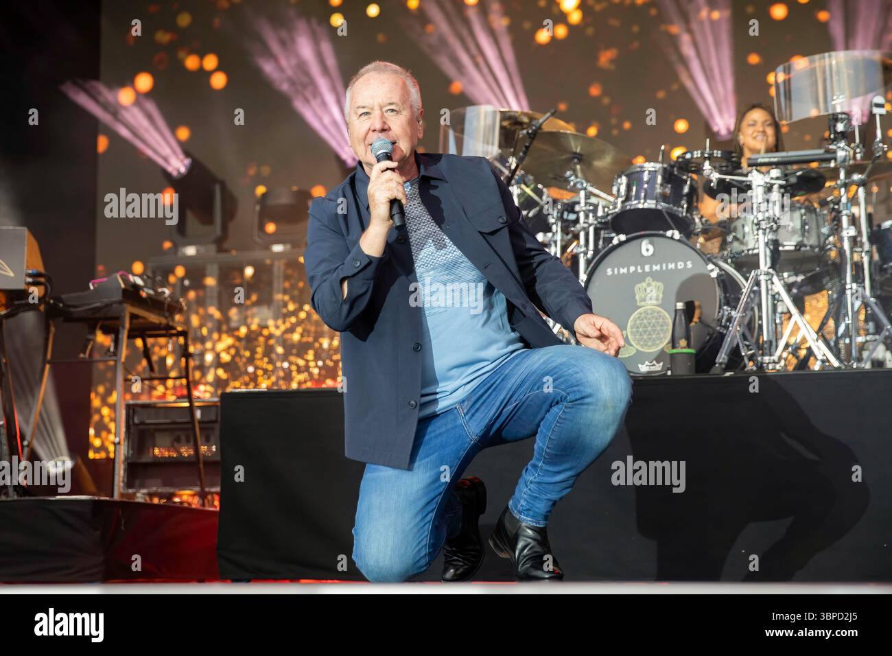 Halifax, Angleterre, 7 juillet 2025. Simples Minds se produisant au Piece Hall à Halifax. Crédit : Izzy Clayton/Alamy Live News Banque D'Images