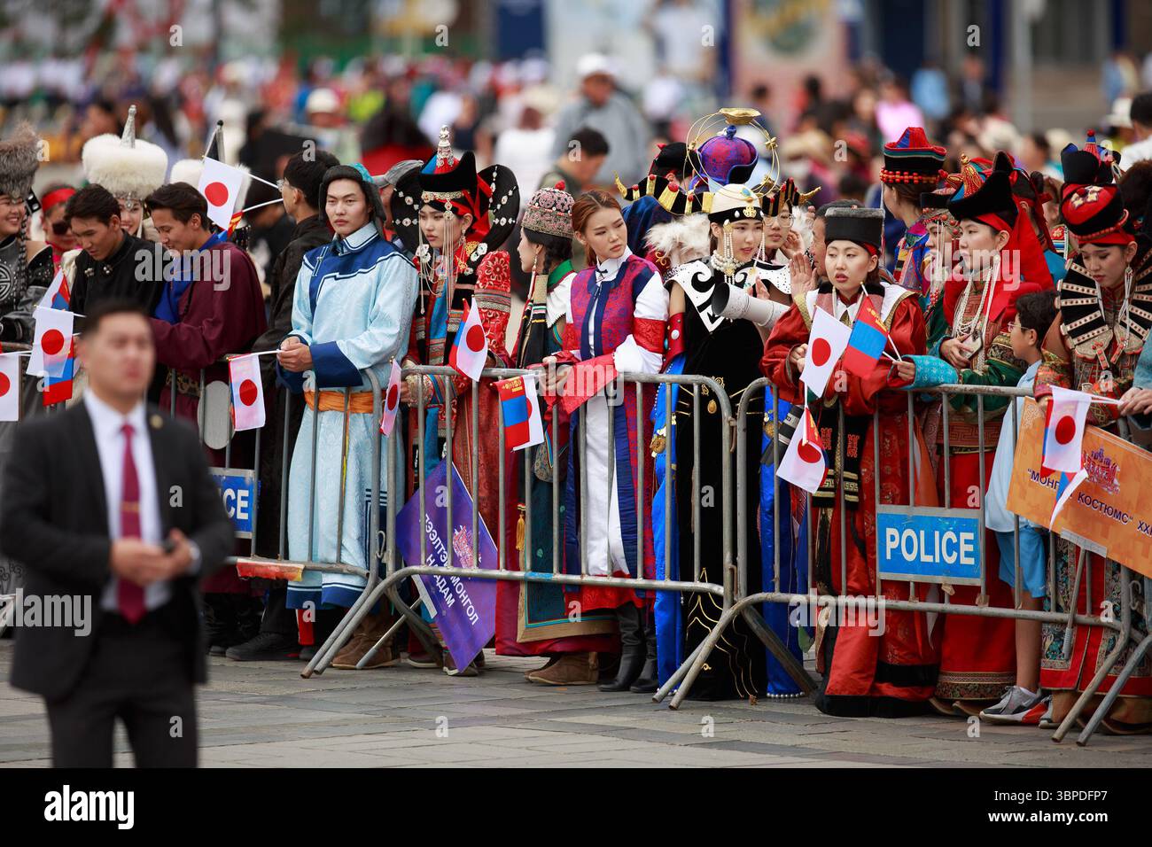 Oulan-Bator, Mongolie. 8 juillet 2025. Le Président de Mongolie Khurelsukh Ukhnaa et la première Dame Luvsandorj Bolortsetseg ont officiellement accueilli sa Majesté l'Empereur Naruhito et sa Majesté l'Impératrice Masako du Japon sur la place Sukhbaatar. Crédit : L.Enkh-Orgil. Banque D'Images