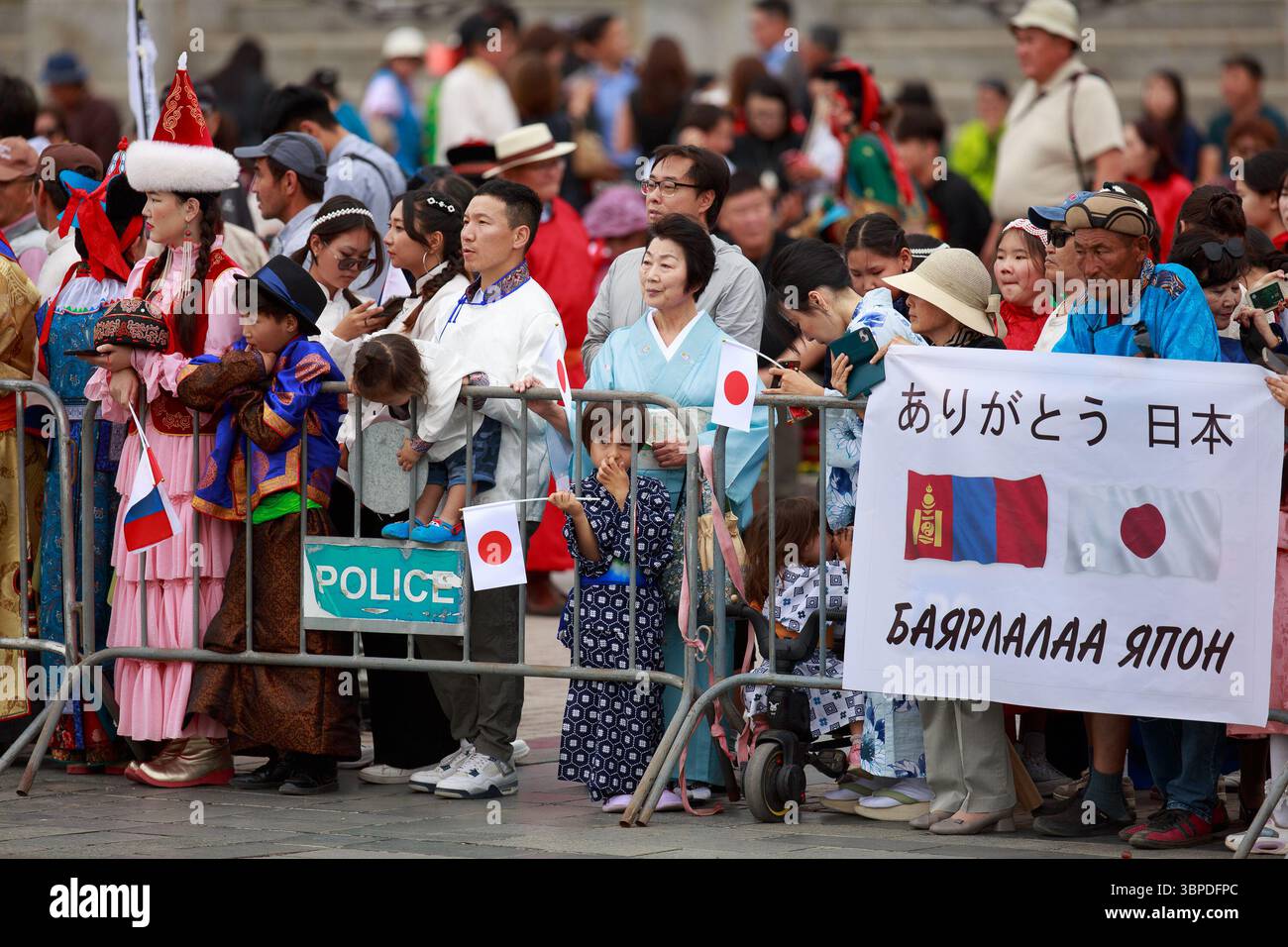 Oulan-Bator, Mongolie. 8 juillet 2025. Le Président de Mongolie Khurelsukh Ukhnaa et la première Dame Luvsandorj Bolortsetseg ont officiellement accueilli sa Majesté l'Empereur Naruhito et sa Majesté l'Impératrice Masako du Japon sur la place Sukhbaatar. Crédit : L.Enkh-Orgil. Banque D'Images