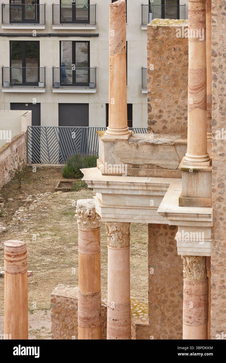 Ruines de colonnes de théâtre romain à Carthagène. Murcie site touristique, Espagne Banque D'Images Ruines de colonnes de théâtre romain à Carthagène. Murcie site touristique, Espagne Banque D'Images
