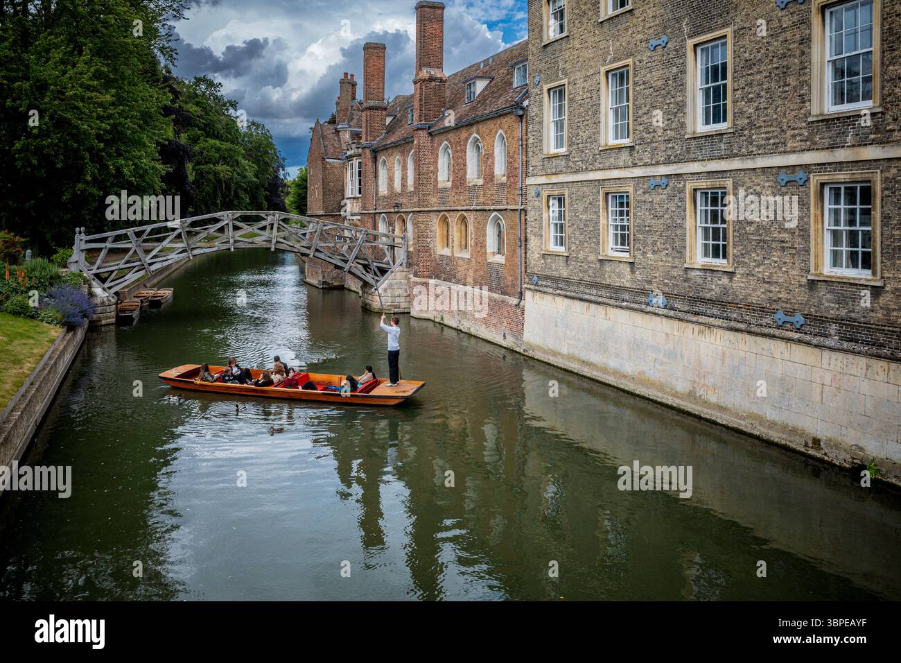 Pont mathématique Queens College de Cambridge - la mathématique de pont sur la rivière Cam, dans Queen's College, qui fait partie de l'Université de Cambridge Banque D'Images