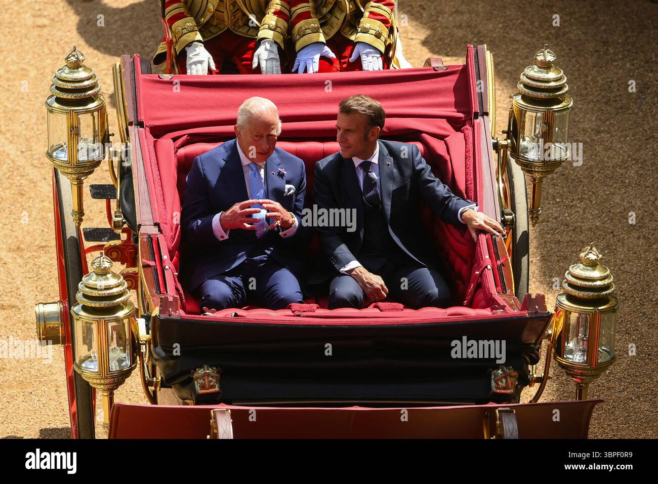 Le roi Charles III et le président de la France Emmanuel Macron ...