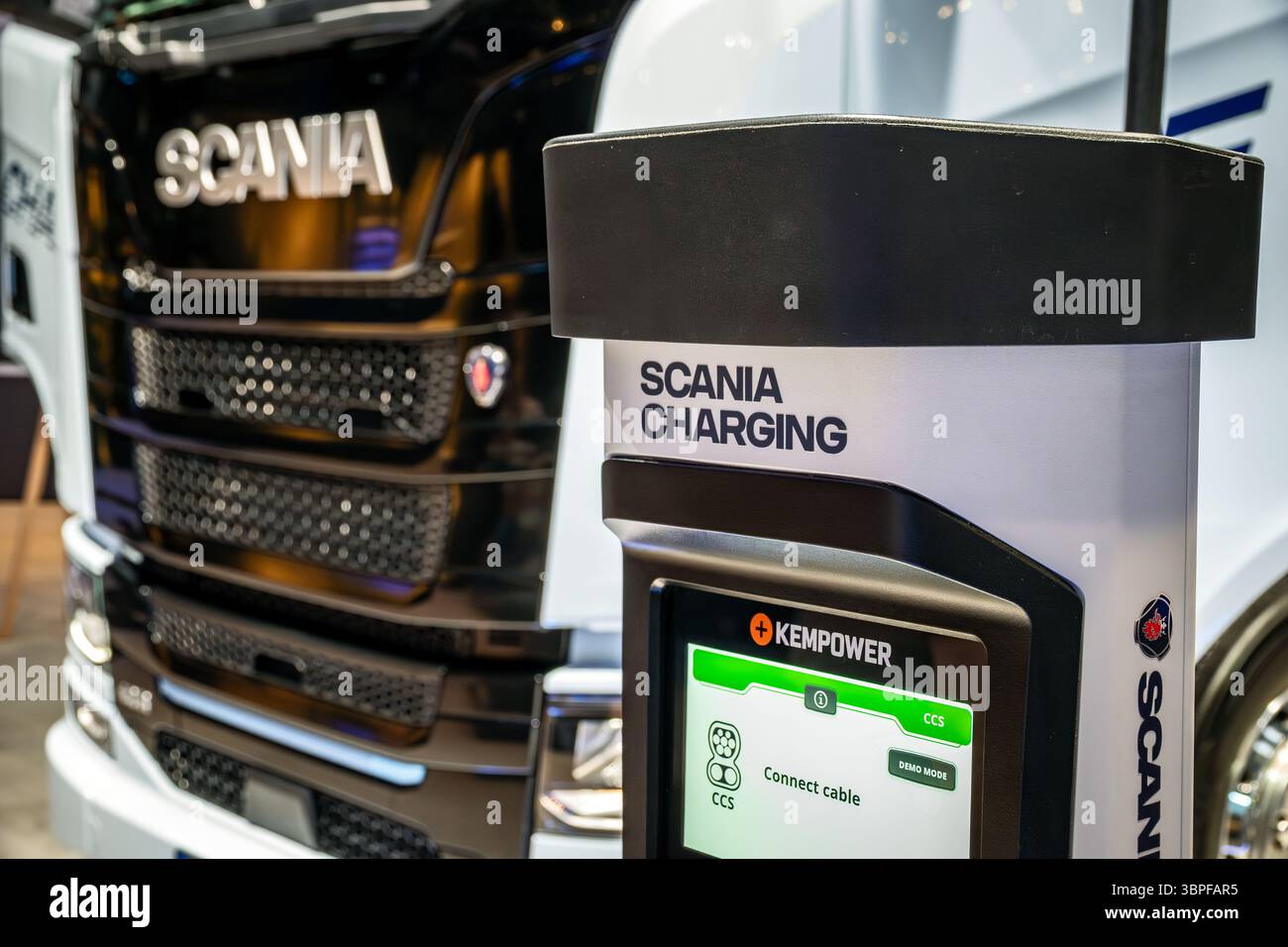Station de charge rapide Scania Truck Kempower au salon IAA Transportation Motor Show de Hanovre. Allemagne - 16 septembre 2024 Banque D'Images