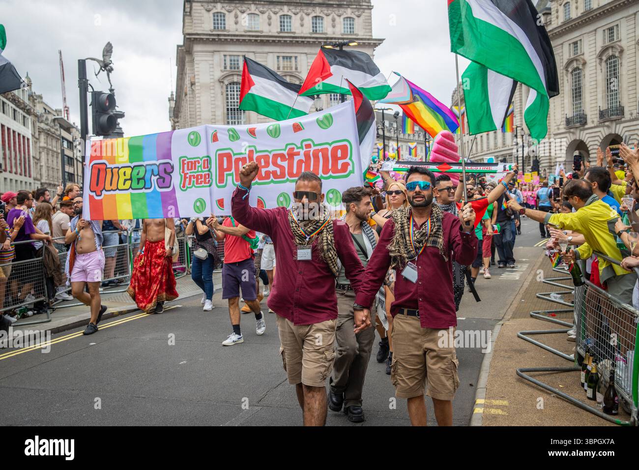 Queers for Palestine Marking Group à Pride à Londres 2025 Banque D'Images