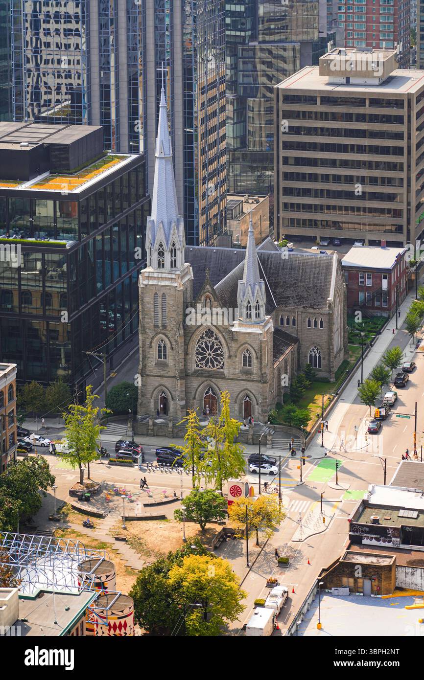 Vue aérienne de la cathédrale métropolitaine de notre-Dame du Saint Rosaire alias la cathédrale du Saint Rosaire dans le centre-ville de Vancouver, Colombie-Britannique, Canada Banque D'Images