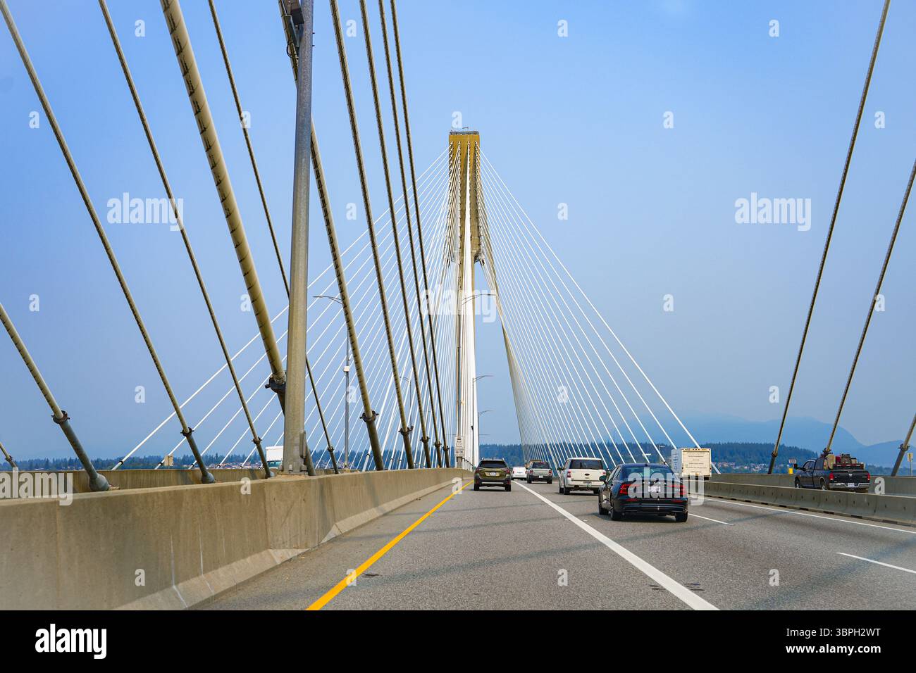 Pont Port Mann traversant le fleuve Fraser sur la Transcanadienne entre Coquitlam et Surrey dans le Grand Vancouver, Colombie-Britannique, Canada Banque D'Images