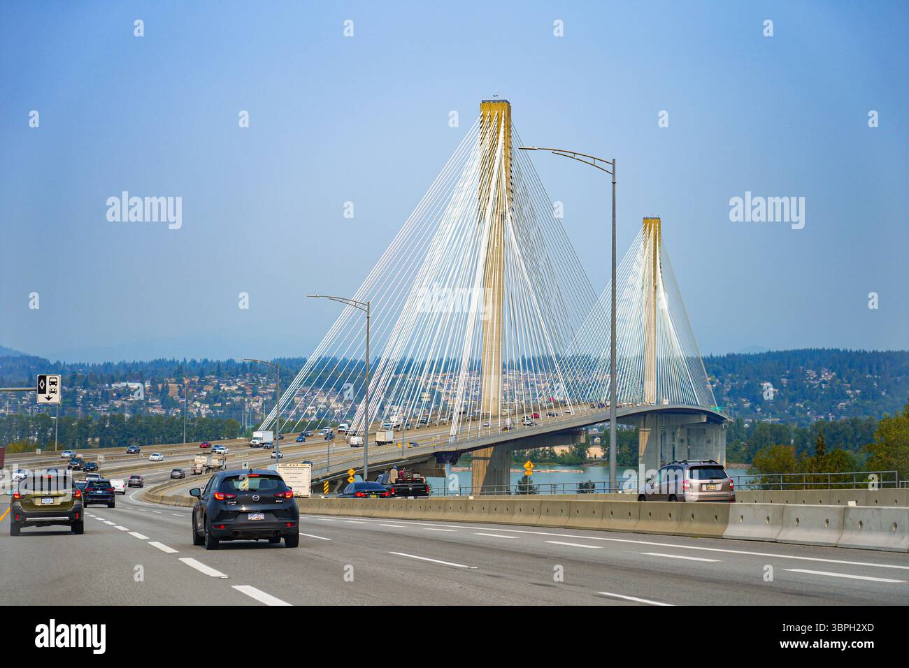 Pont Port Mann traversant le fleuve Fraser sur la Transcanadienne entre Coquitlam et Surrey dans le Grand Vancouver, Colombie-Britannique, Canada Banque D'Images