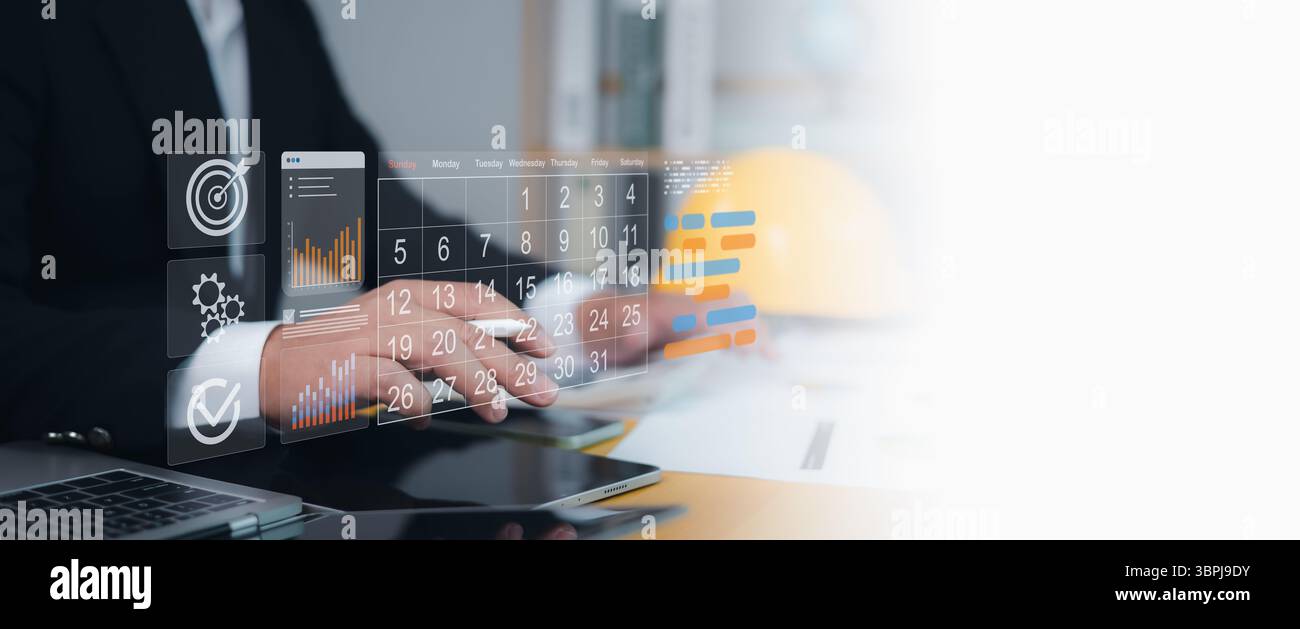 Homme d'affaires utilisant le calendrier numérique futuriste et le tableau de bord d'analyse de données sur tablette, symbolisant la planification d'entreprise, la gestion de projet, la productivité, Banque D'Images