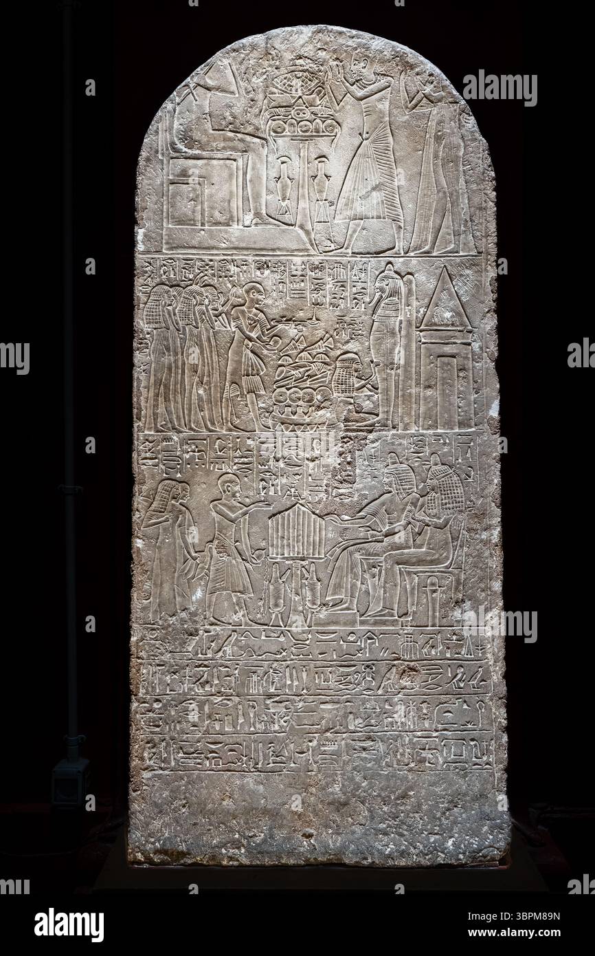 Stèle funéraire égyptienne au Musée égyptien du Caire Banque D'Images