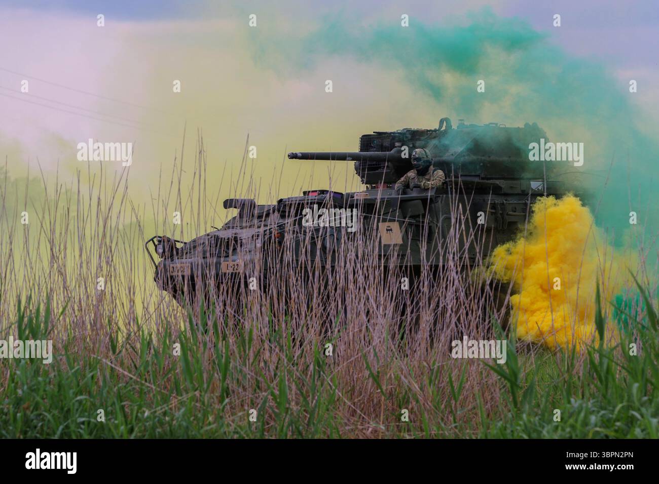 22 juin 2020 - Pologne - soldats de l'armée américaine affectés au 3e escadron du 2e régiment de cavalerie à bord d'un véhicule de transport d'infanterie Stryker pendant Bull Run 12 près de Jaglowo, Pologne, le 22 juin 2020. L'exercice Bull Run 12 a testé l'état de préparation et l'interopérabilité du groupement tactique de présence avancée renforcée Pologne et de l'armée polonaise. (Crédit image : © Justin Stafford/U.S. Armée/ZUMA Wire/ZUMAPRESS.com) Banque D'Images