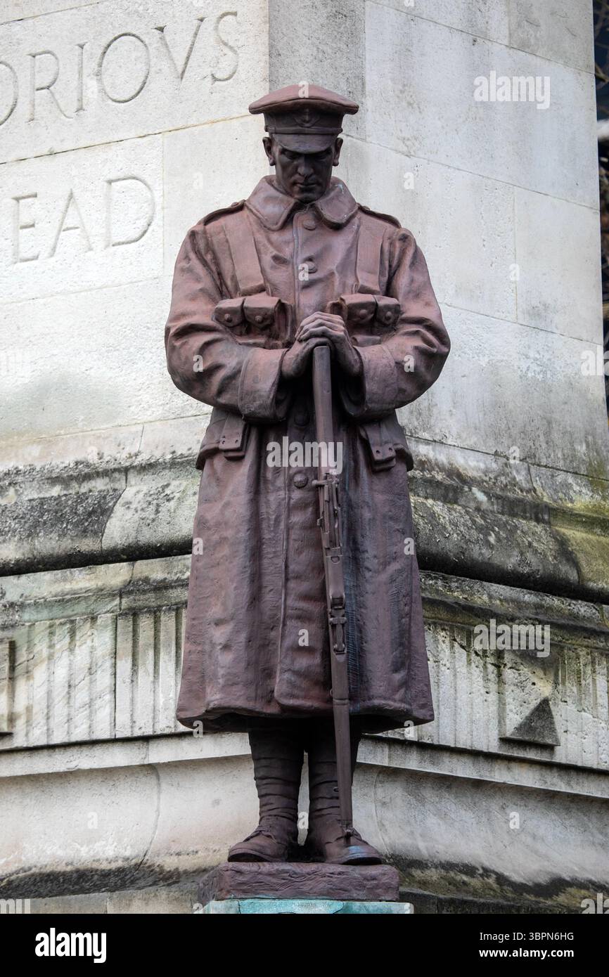 Londres, Royaume-Uni - 19 février 2025 : le London and North Western Railway War Memorial, à l'extérieur de la gare Euston à Londres, Royaume-Uni, dédié aux employés o Banque D'Images