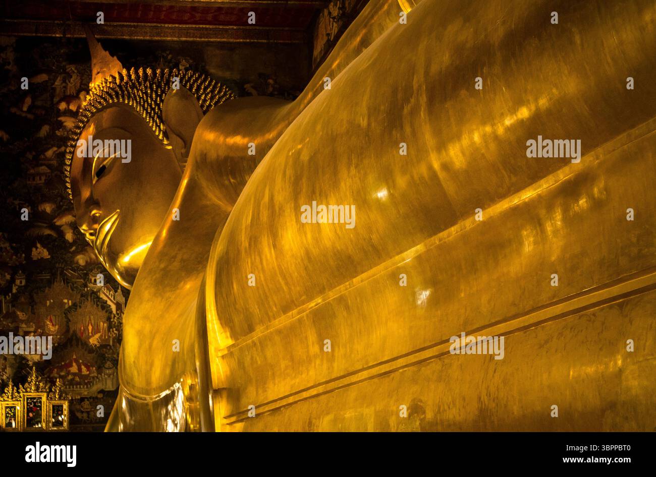 Statues de Bouddha, images et temples en Thaïlande. Collection d'art et de sculptures bouddhistes thaïlandais. Dieu sacré. Images de Bouddha pour la méditation et la spiritualité Banque D'Images