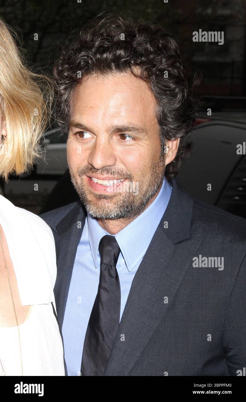 Mark Ruffalo et Sunrise Coigney lors de la projection de 'Sympathy for Delicious' au Landmark's Sunshine Cinema de New York - 25 avril 2011 Banque D'Images