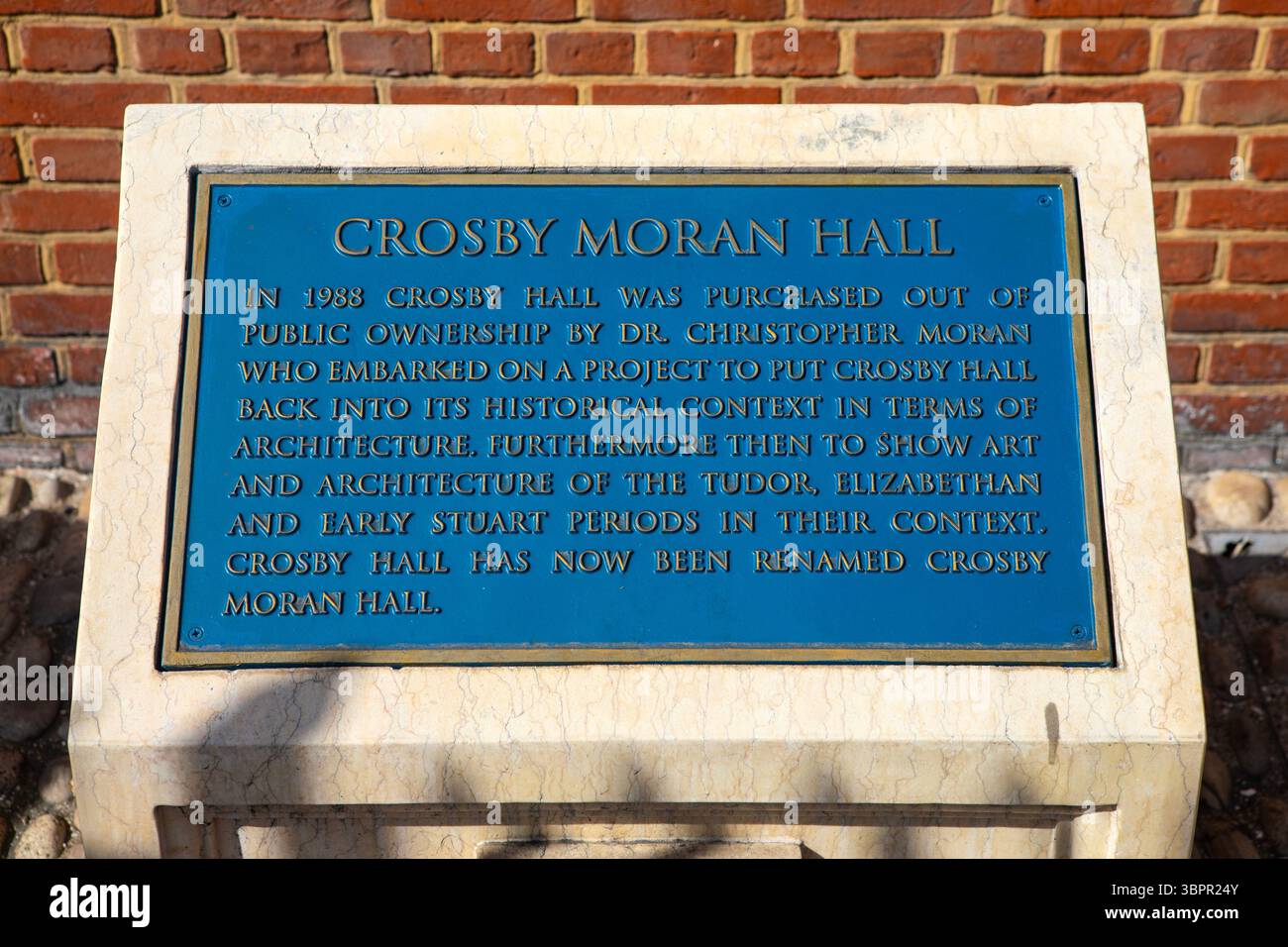 Plaque d'information au Crosby Moran Hall, situé sur Cheyne Walk à Chelsea, Londres, Royaume-Uni. Banque D'Images