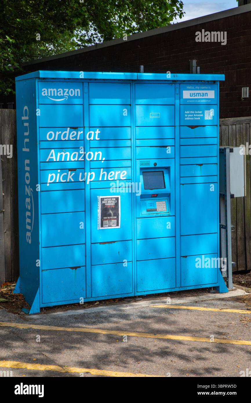 Essex, Royaume-Uni - 23 juin 2025 : un casier Amazon à Southend-on-Sea, Essex, Royaume-Uni. Banque D'Images