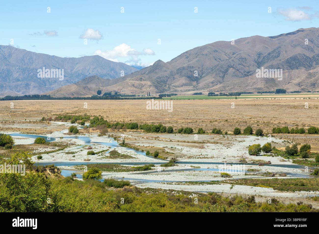 La rivière Ahuriri près d'Omarama, district de Mackenzie, Canterbury, Île du Sud, Nouvelle-Zélande Banque D'Images