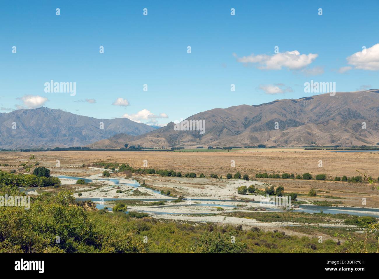 La rivière Ahuriri près d'Omarama, district de Mackenzie, Canterbury, Île du Sud, Nouvelle-Zélande Banque D'Images
