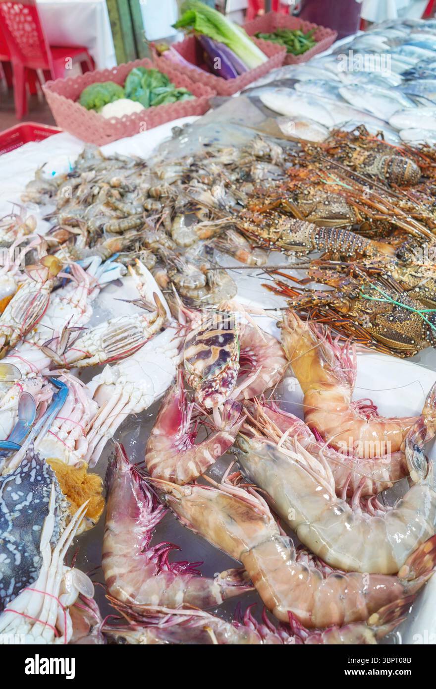Fruits de mer fraîchement pêchés sur un marché à Kota Kinabalu, Bornéo, Malaisie. Banque D'Images
